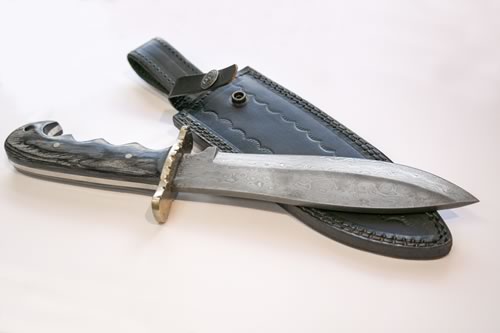 Medium Sized Damascus Knife